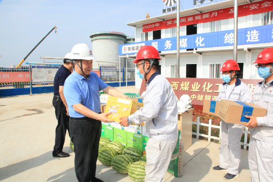 公司領導深入基層開展“送清涼”活動