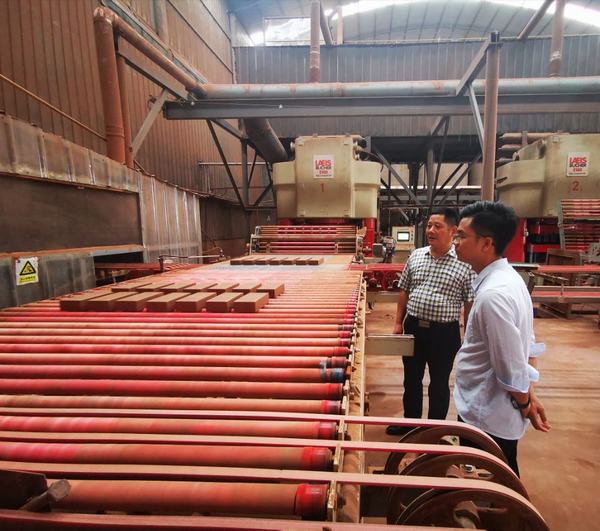 陜煤建設物資公司積極考察透水磚  助力背街小巷改造