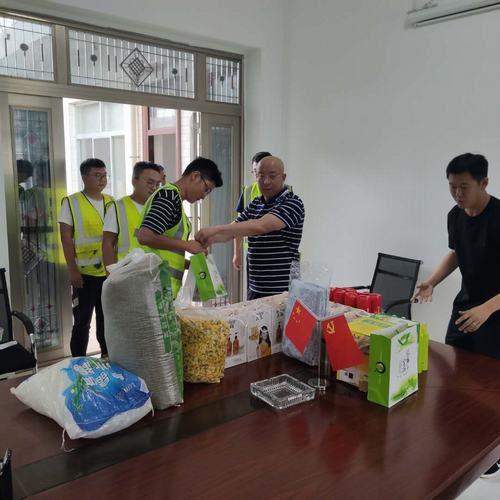 夏日送清涼，關懷暖人心