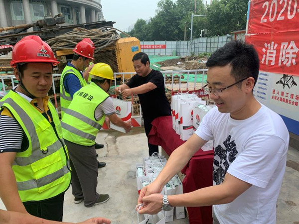 智慧泊車公司：夏日送清涼，關愛系深情