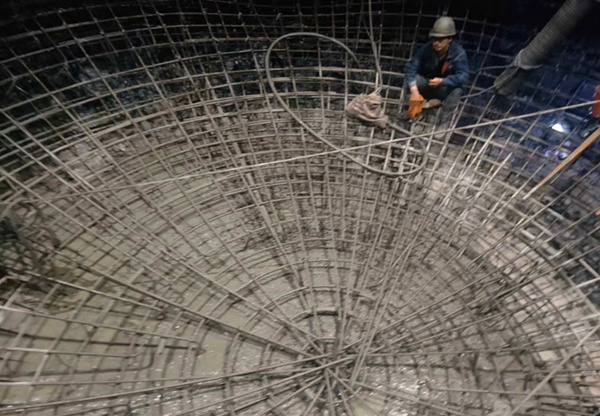 陜煤建設(shè)礦建三公司崔木項目部北翼進風(fēng)立井井筒順利到底