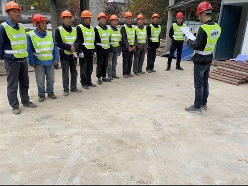 路橋分公司胡家河礦井及選煤廠室外排洪渠停車位工程順利開(kāi)工