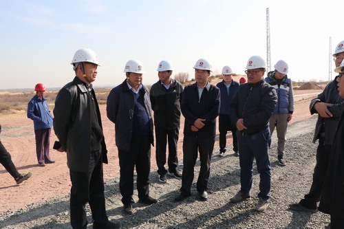 陜西鐵路物流集團副總經(jīng)理李博一行深入靖神鐵路項目部檢查指導(dǎo)