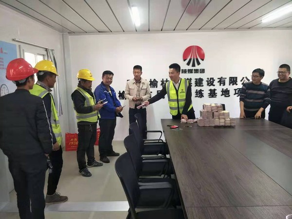 陜煤建設榆林公司農民工干活不“憂薪”