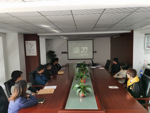 陜煤建設(shè)咸陽分公司組織團員觀看抗美援朝紀(jì)錄片《斷刀》