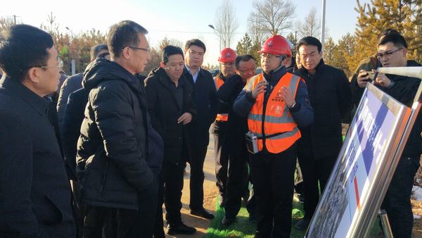 榆林市政協(xié)副主席、政府秘書長、科創(chuàng)新城管委會主任趙志平一行蒞臨科創(chuàng)新城市政一期工程N1項目指導(dǎo)工作