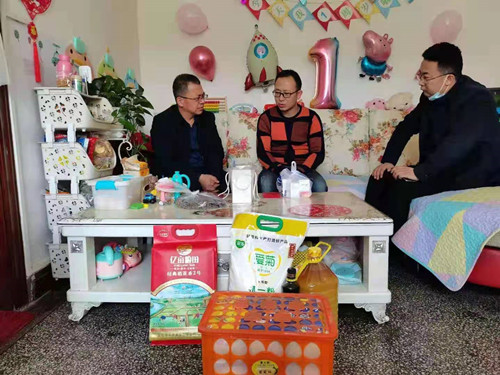 陜煤建設機電安裝公司黨政春節(jié)前夕走訪慰問一線職工