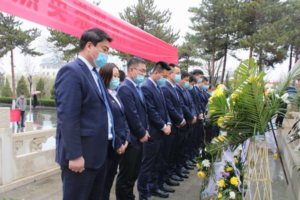 陜煤建設(shè)榆林公司開展“緬懷革命先烈 弘揚(yáng)紅色精神”主題黨日活動(dòng)