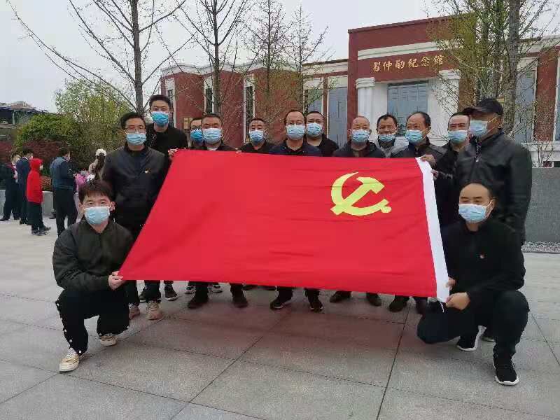 陜煤建設(shè)天工公司土建第十二黨支部開展“祭掃烈士陵園，緬懷革命先烈”主題黨日活動(dòng)