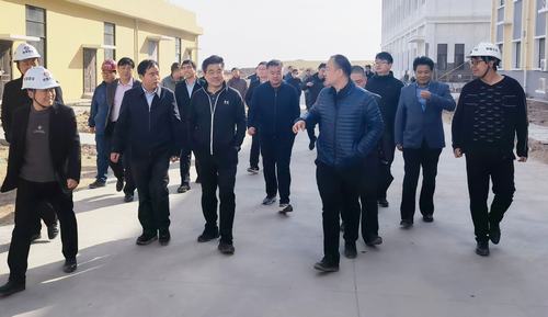 陜西鐵路物流集團(tuán)有限公司董事長趙國智一行深入陜煤建設(shè)銅煤公司承建的靖神鐵路孟家灣機(jī)輛中心項目檢查指導(dǎo)工作