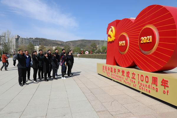 陜煤建設(shè)韓城分公司工會(huì)組織先進(jìn)職工赴紅色基地開展黨史教育學(xué)習(xí)