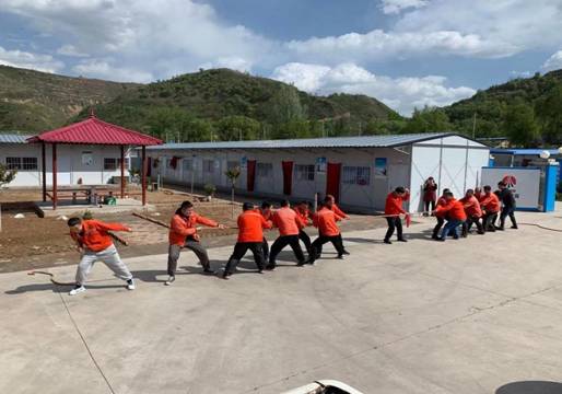 陜煤建設(shè)天工公司安裝一部舉行“慶五一、迎五四”拔河比賽