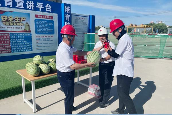 陜煤建設西北分公司開展“高溫慰問送清涼，情系基層暖人心”活動