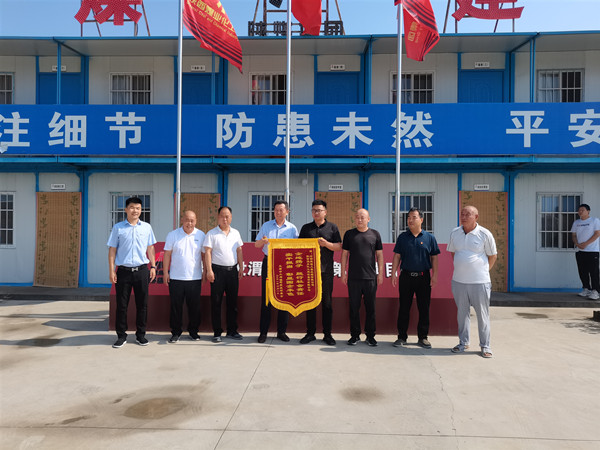 陜煤建設(shè)渭南分公司第八目部為村莊修補(bǔ)村道踐行國企社會責(zé)任