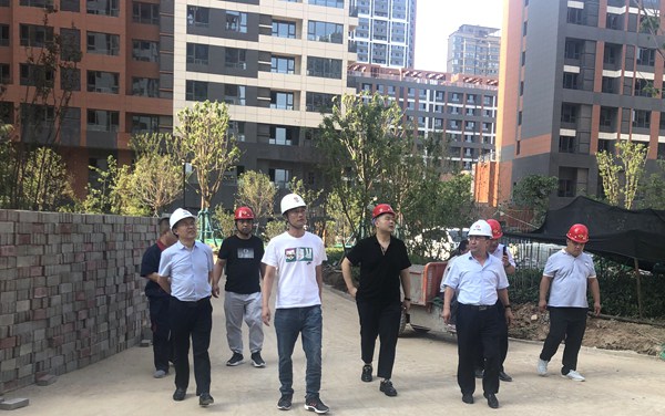 陜西煤業(yè)化工實(shí)業(yè)集團(tuán)有限公司黨委副書記、總經(jīng)理劉文一行到藍(lán)山水岸項(xiàng)目進(jìn)行調(diào)研