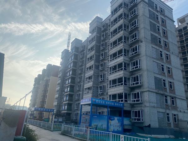 陜煤建設(shè)銅煤公司承建的白水縣萬榮錦園小區(qū)2#、3#樓獲評“市級文明工地”稱號