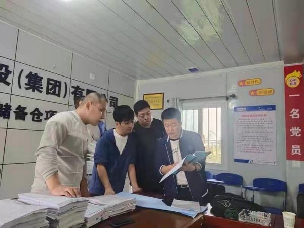 西安市臨潼區(qū)城建檔案館館長羅云峰深入中儲糧項目檢查指導(dǎo)工作