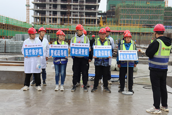陜煤建設(shè)咸陽分公司灃西新城第五學校項目組織開展防高墜專項應(yīng)急演練