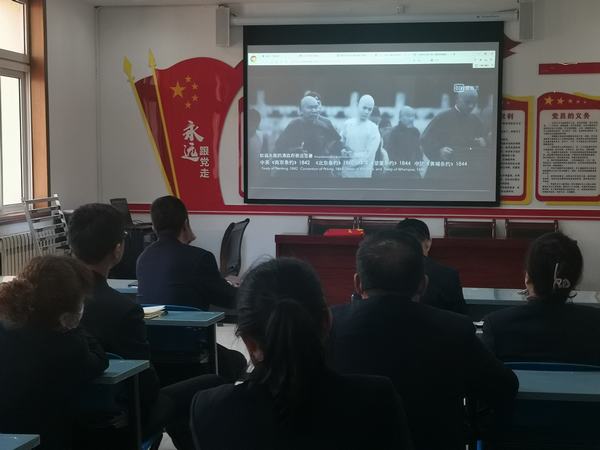 陜煤建設(shè)銅煤公司機關(guān)黨支部開展“守初心、觀紅影”主題黨日活動