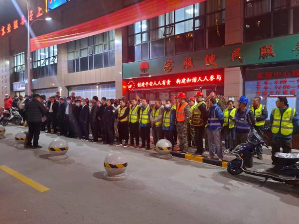 陜煤建設(shè)銅煤公司第二十三項(xiàng)目部入戶(hù)測(cè)溫讓“為群眾辦實(shí)事”有溫度有熱度