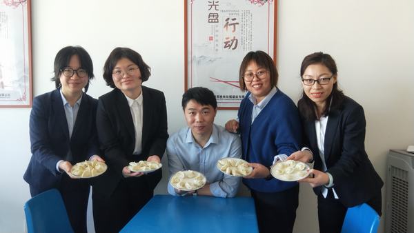 陜煤建設(shè)榆林公司 餃香迎冬至 溫情暖人心