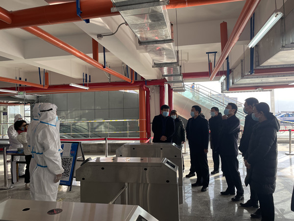 彬州市委書記王宏志、市長陳加寶一行蒞臨銀西高鐵彬州東站前廣場項(xiàng)目指導(dǎo)疫情防控工作