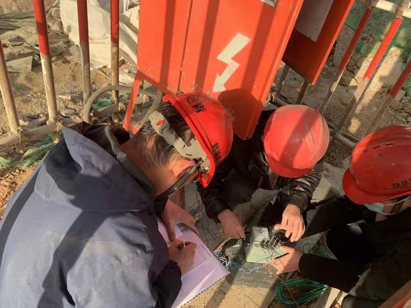 陜煤建設(shè)韓城分公司土建十二項(xiàng)目部“三從嚴(yán)一加強(qiáng)”把牢“安全關(guān)”