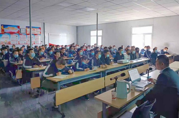 陜煤建設(shè)洗選煤運(yùn)營(yíng)公司深入開(kāi)展全員安全生產(chǎn)“大學(xué)習(xí)、大培訓(xùn)”