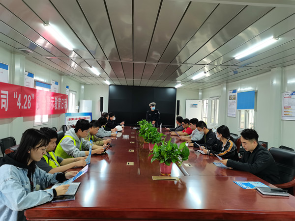 陜煤建設(shè)咸陽(yáng)分公司灃西新城第五學(xué)校項(xiàng)目積極開展交通安全知識(shí)教育活動(dòng)