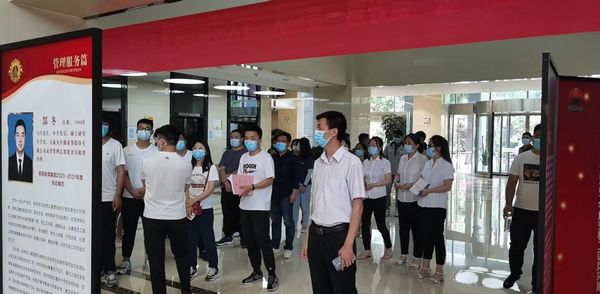 走近勞模工匠，感悟勞動光榮