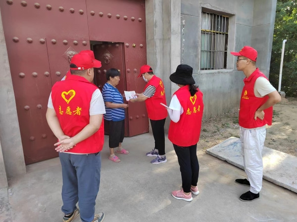 陜煤建設(shè)渭南分公司南京金龍項(xiàng)目部安全宣傳進(jìn)家庭 敲門(mén)入戶送平安