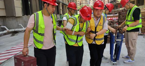 陜煤建設(shè)銅煤公司第十五項(xiàng)目部開展“防風(fēng)險(xiǎn)、除隱患、遏事故”為主題的特種設(shè)備事故應(yīng)急救援演練活動(dòng)