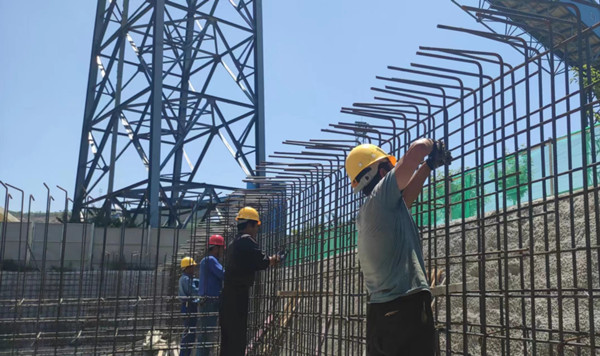 陜煤建設(shè)咸陽分公司第六項(xiàng)目部：烈日趕工忙，安全不能忘