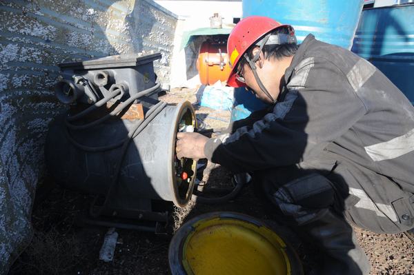 陜煤建設(shè)煤礦運(yùn)營(yíng)服務(wù)分公司：多舉措為設(shè)備防暑保障安全生產(chǎn)