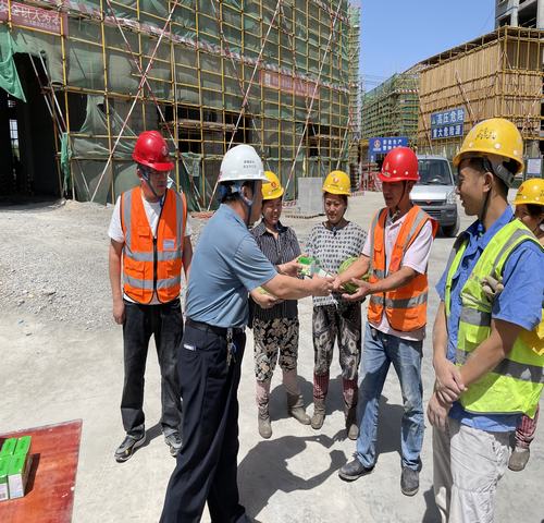 陜煤建設(shè)西北分公司開展“高溫慰問送清涼，情系基層暖人心”活動(dòng)