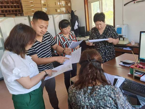 陜煤建設(shè)銅煤公司組織開(kāi)展“依法興企、你我共行”主題宣傳活動(dòng)