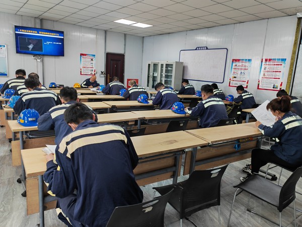 陜煤建設(shè)洗選煤運營公司紅柳林洗煤廠項目部：暢通機電“毛細血管，護好安全“大心臟”
