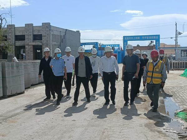 鄂托克旗旗委常委、政府副旗長許瑞峰一行蒞臨陜煤建設內(nèi)蒙古分公司第二項目部檢查指導工作