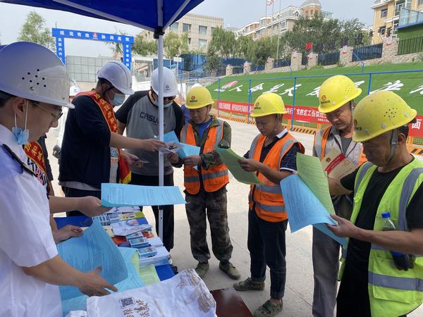 陜煤建設銅煤公司：第五項目部開展“安全沒有旁觀者 你我都是踐行人”普法宣傳活動