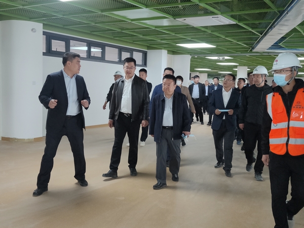 榆林城投集團黨委書記、董事長、總經(jīng)理郝君一行蒞臨北京師范大學榆林學校（幼兒園）項目檢查指導工作