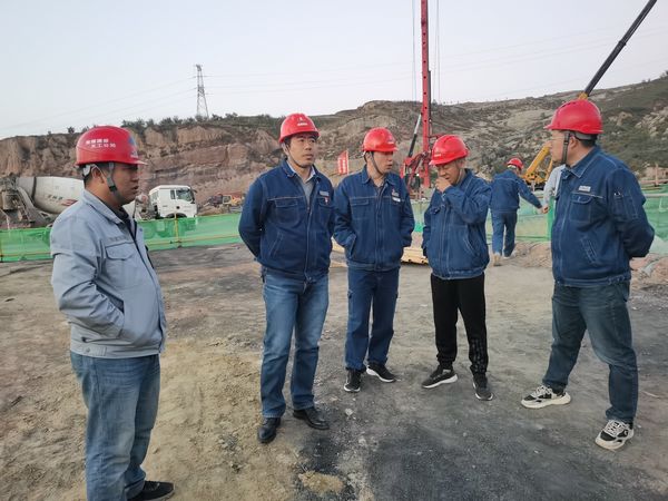 陜西新元潔能有限公司董事長、總經(jīng)理范建林蒞臨陜煤建設天工公司檢查指導工作