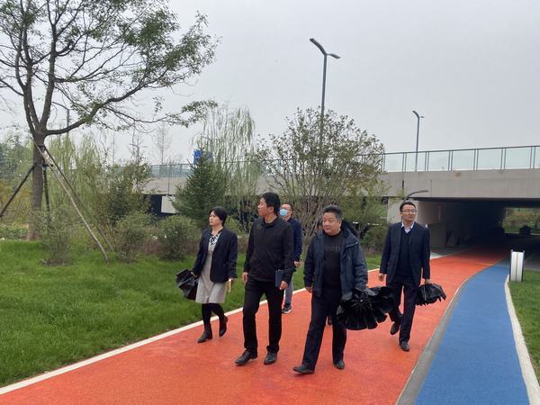 空港新城管委會開發(fā)建設部蒞臨中心公園調(diào)研指導工作