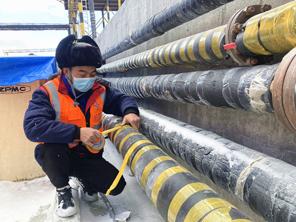 陜煤建設(shè)礦建三公司天山項(xiàng)目部：設(shè)備開(kāi)啟“溫暖過(guò)冬” 模式