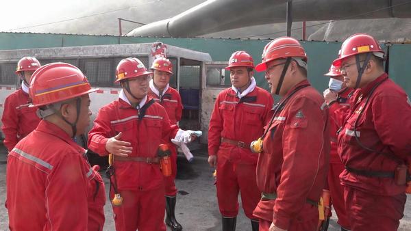 韓城礦業(yè)有限公司總經(jīng)理吳杰前往陜煤建設礦建二公司第二項目部檢查指導工作