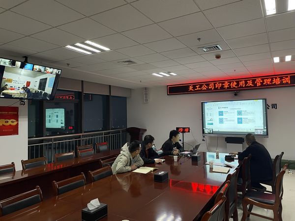 人人上講臺  個個當“專家”