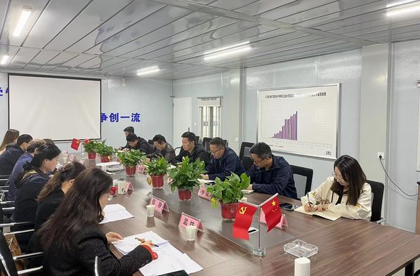 陜煤集團(tuán)專家組對(duì)陜煤建設(shè)天工公司承建的渭南陜煤?jiǎn)⒊巾?xiàng)目二期工程進(jìn)行檔案預(yù)驗(yàn)收