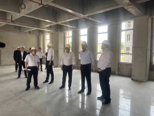 陜西陜煤韓城礦業(yè)有限公司黨委書記、董事長張維新蒞臨陜煤建設(shè)韓城分公司下峪口煤礦調(diào)度指揮綜合辦公樓工程檢查指導(dǎo)工作