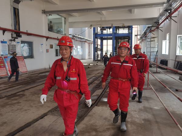 王明智、楊讓順深入陜煤建設(shè)礦建二公司王峰項(xiàng)目部檢查指導(dǎo)工作