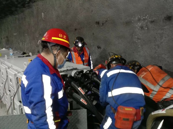 陜煤建設(shè)機(jī)電安裝公司：迎“峰”而上，“暑”你最美