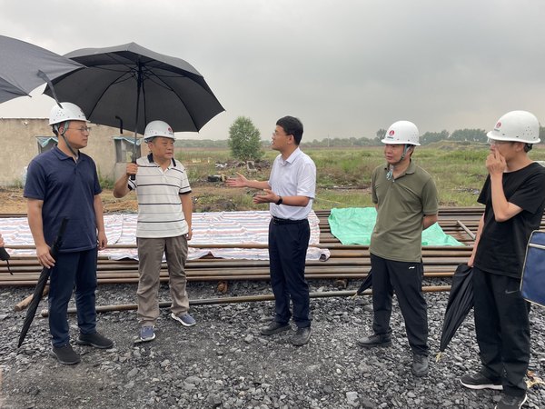 西安鐵路監(jiān)管局、陜西省交通廳檢查組一行蒞臨靖神鐵路孟紅聯(lián)絡(luò)線王則灣大橋調(diào)研指導(dǎo)工作